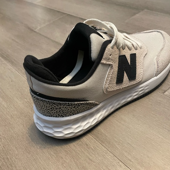 Women’s New Balance Shoe - Picture 3 of 3